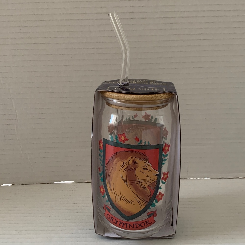 Clear Harry Potter Tumbler with Straw and Gryffindor Design NEW